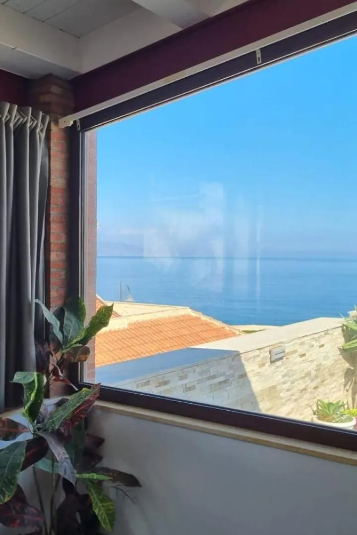 Sea Loft Suite Nizza di Sicilia Apartment